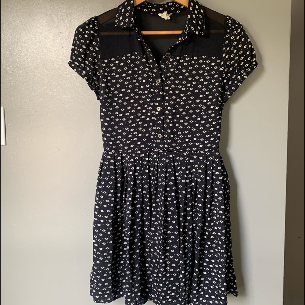 Forever 21 | Silky Pleated Collared Button-up Dress with Mesh Back Size Small